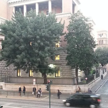 Alojamento de Acomodação e Pequeno-almoço Claudia 3*